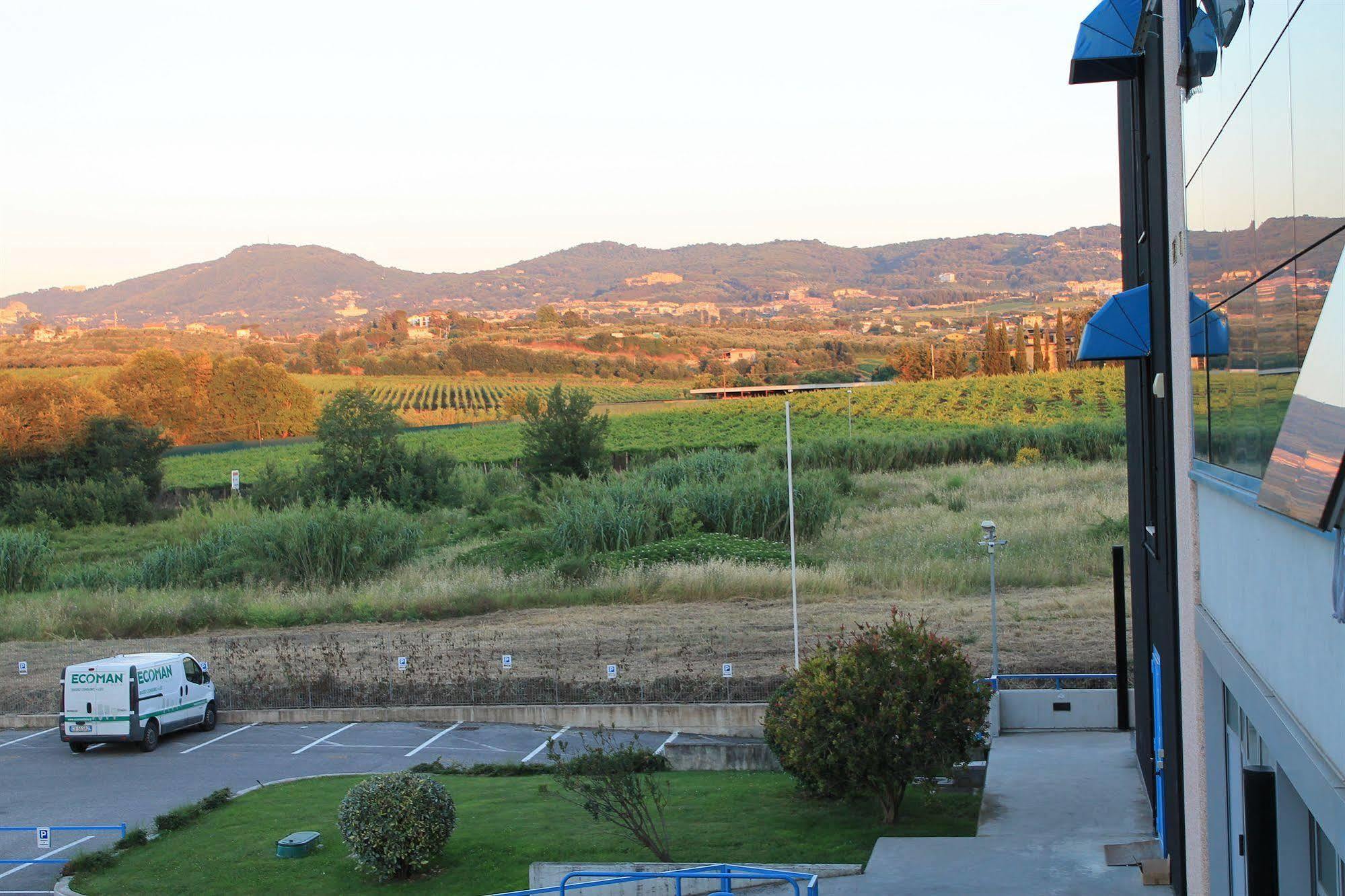 Residence Sol Levante Frascati Bagian luar foto