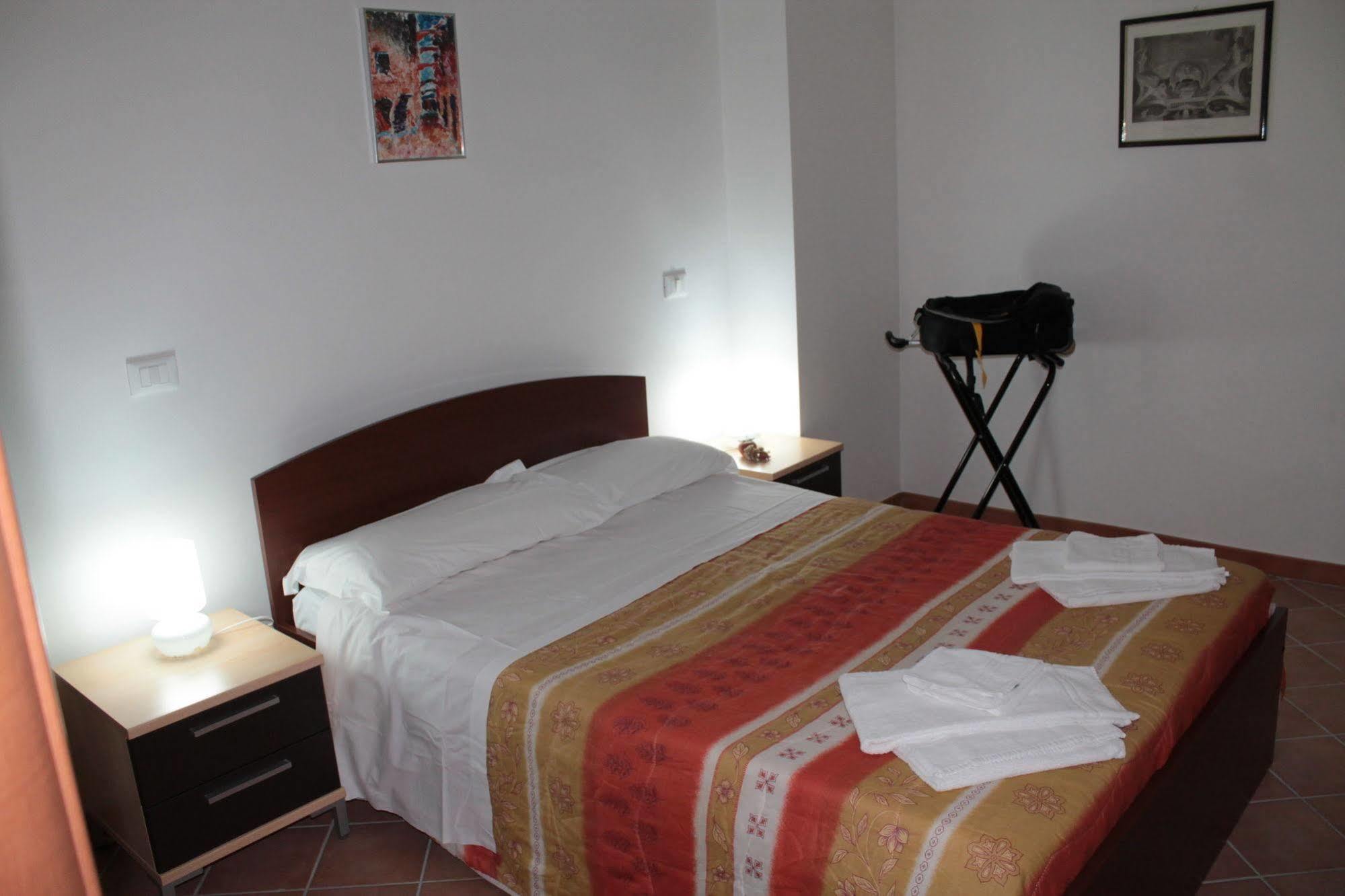 Residence Sol Levante Frascati Bagian luar foto