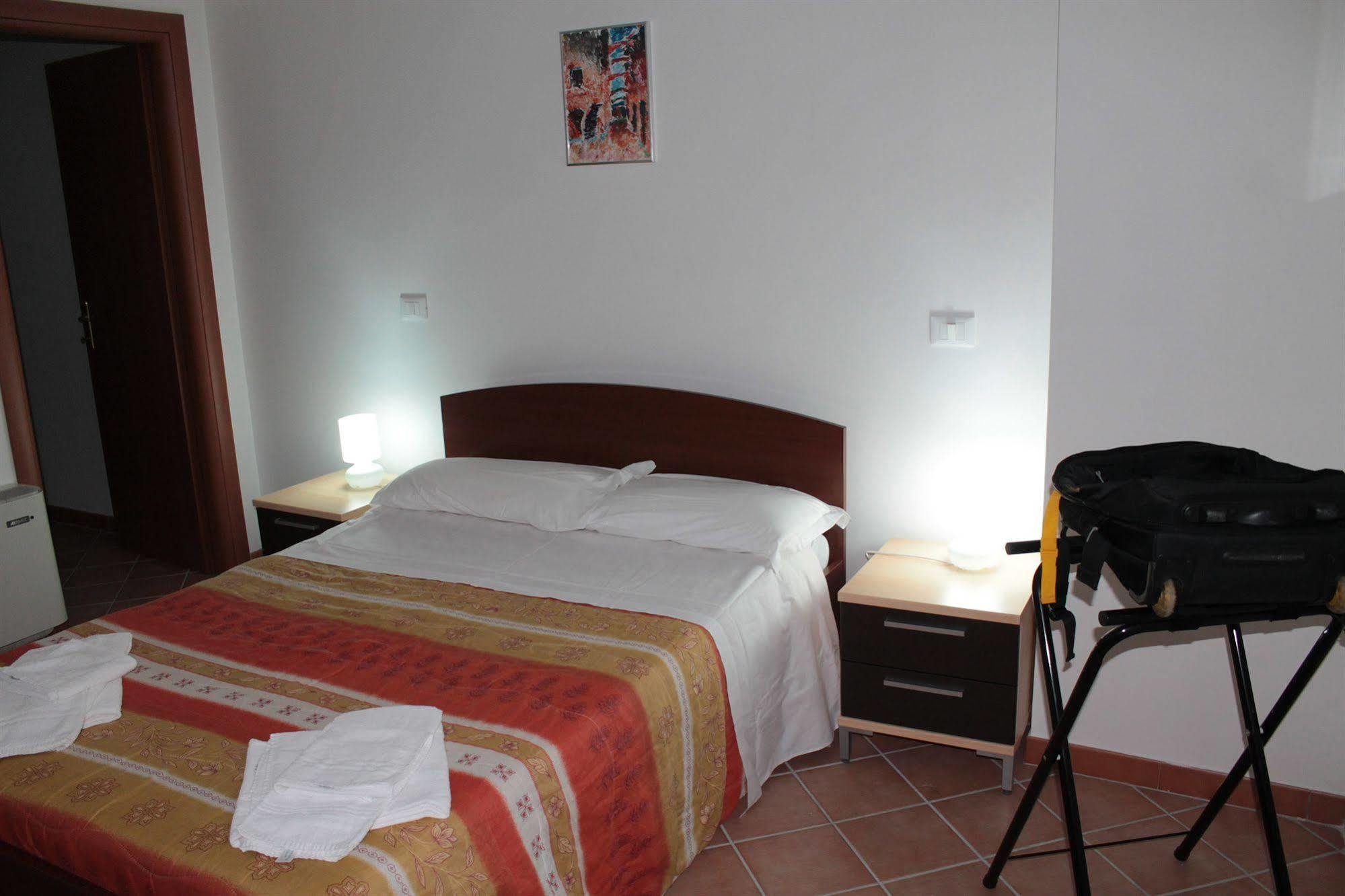 Residence Sol Levante Frascati Bagian luar foto