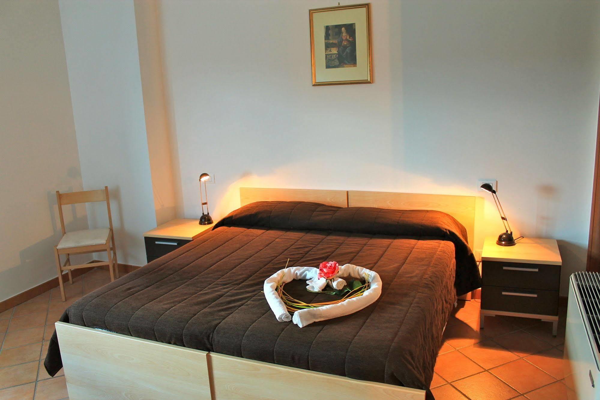 Residence Sol Levante Frascati Bagian luar foto