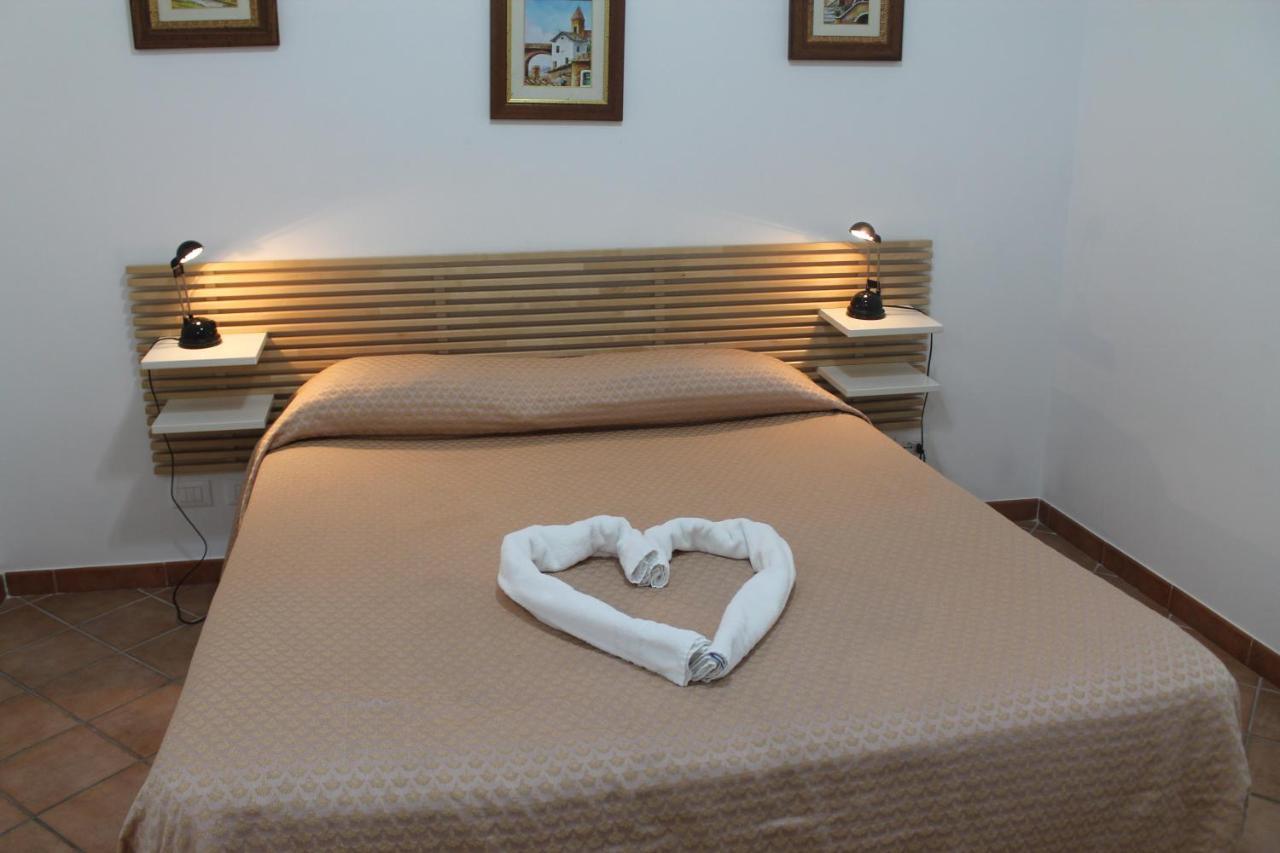 Residence Sol Levante Frascati Bagian luar foto